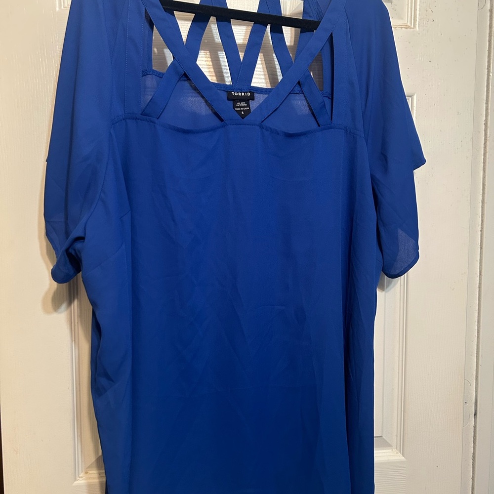 #507 NWOT- Torrid Women's Blue Blouse. Size 5